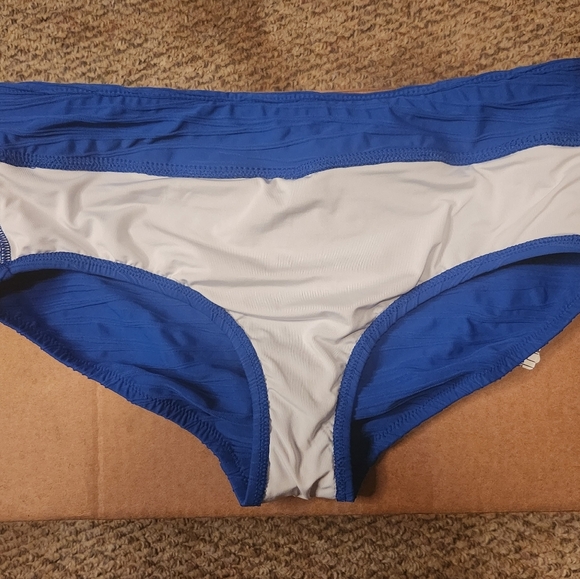 Blue  Tankini with Textured Trim - Picture 6 of 7